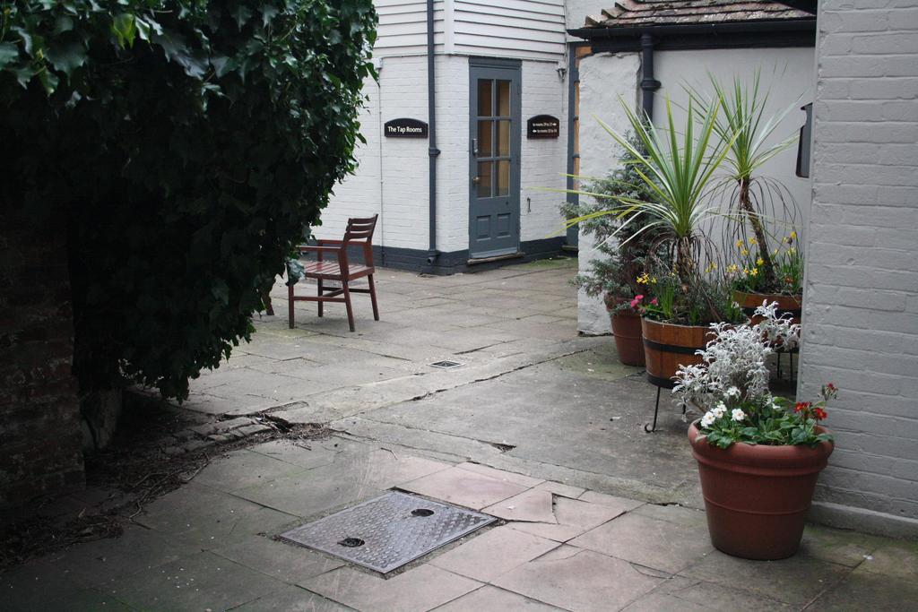 The Falstaff In Canterbury Exteriör bild